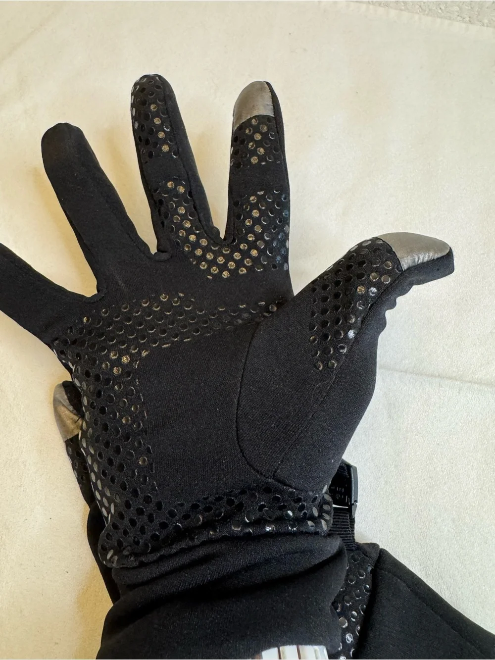 The North Face Women's S Black Etip Recycled Touchscreen Grip Fleece Gloves